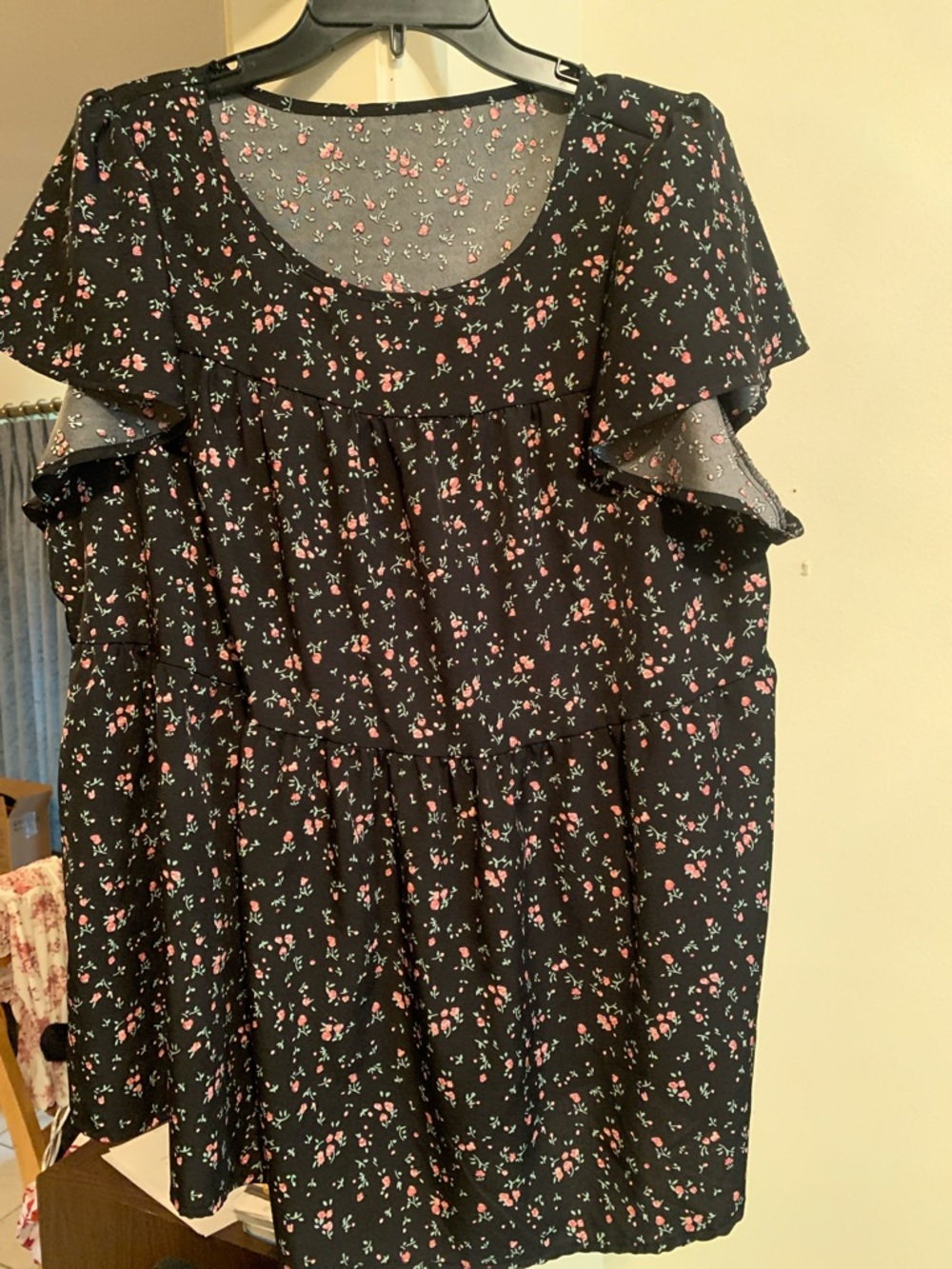 BLACK FLORAL LOOSE FITTING PLUS SIZE 2X BABY DOLL TOP!